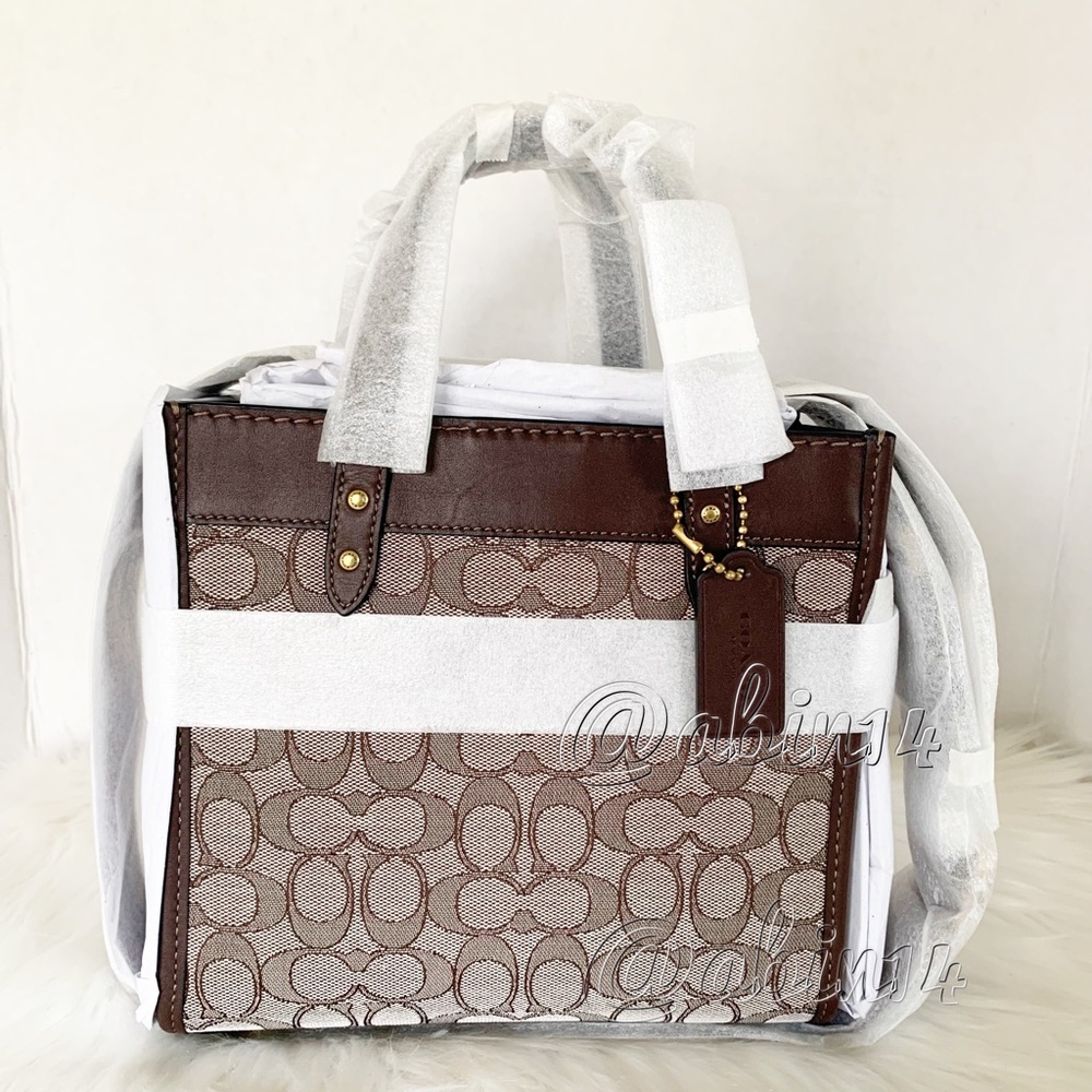NWT Coach Field Tote 22 in Signature Jacquard